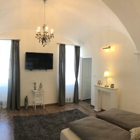 Frank Apartman Deluxe Villa Eger Bagian luar foto