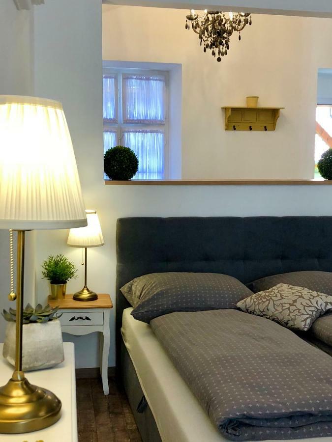 Frank Apartman Deluxe Villa Eger Bagian luar foto