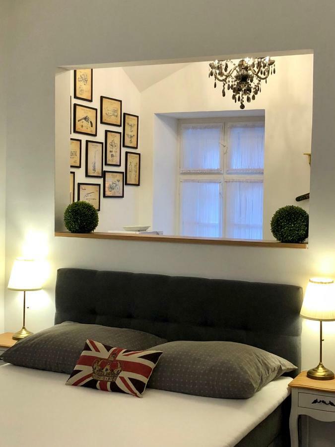 Frank Apartman Deluxe Villa Eger Bagian luar foto